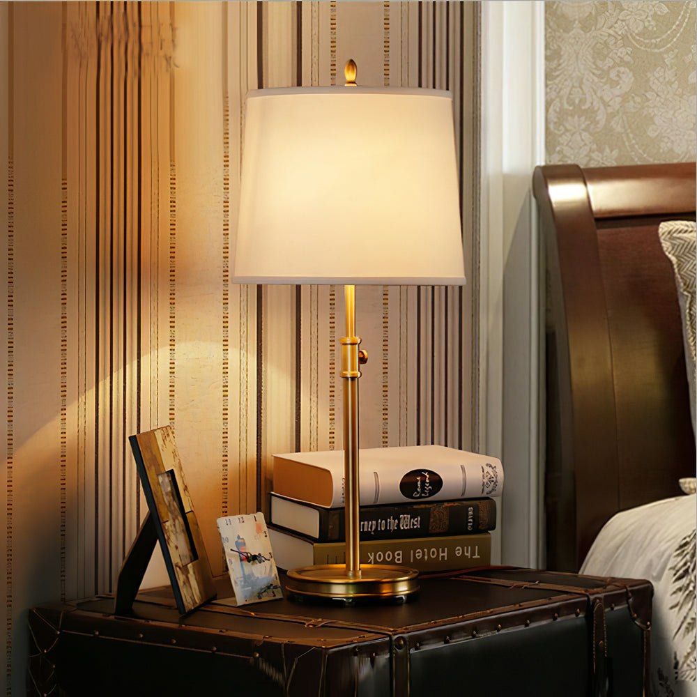 Lampe de Table en Laiton - Élégance et Design Polyvalent