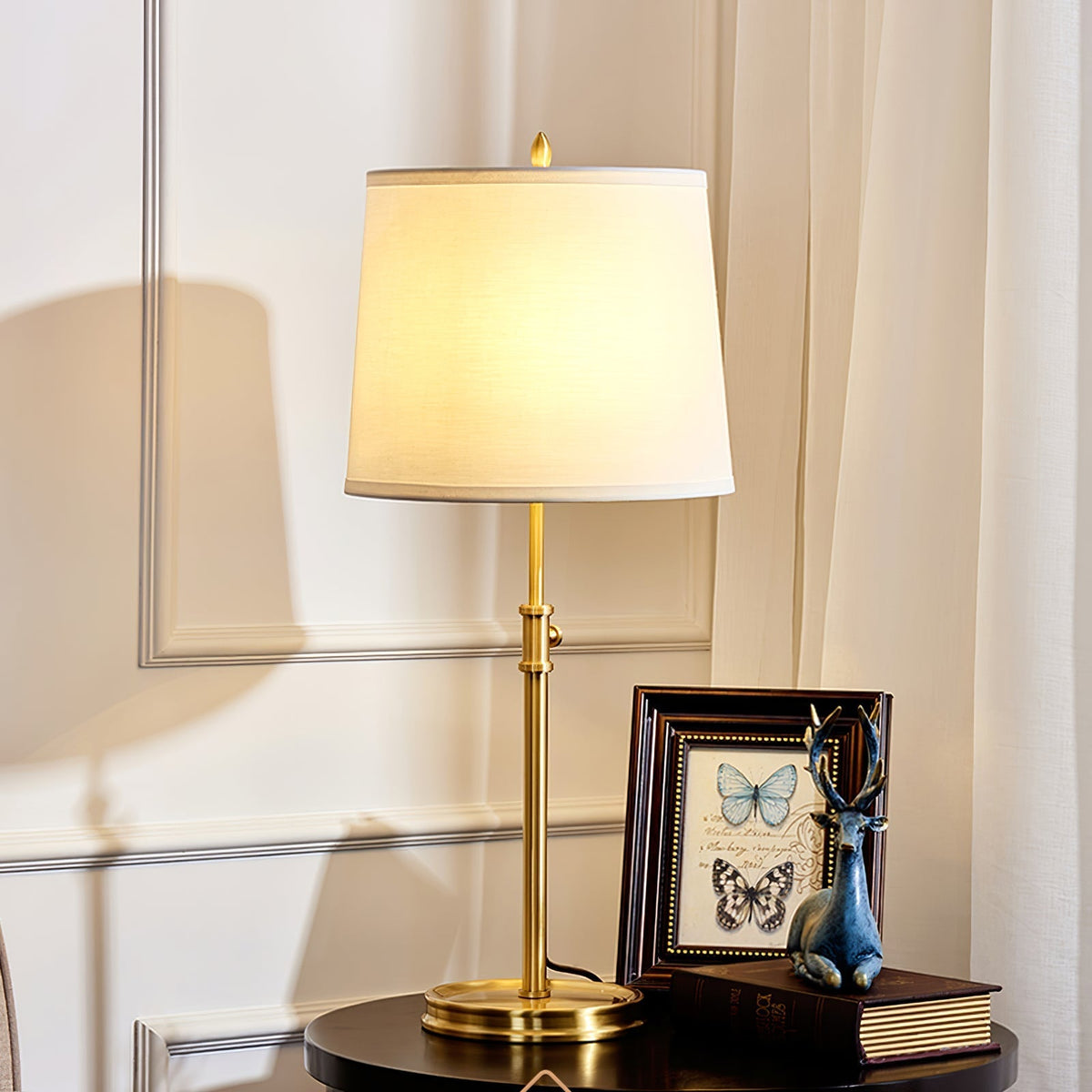 Lampe de Table en Laiton - Élégance et Design Polyvalent