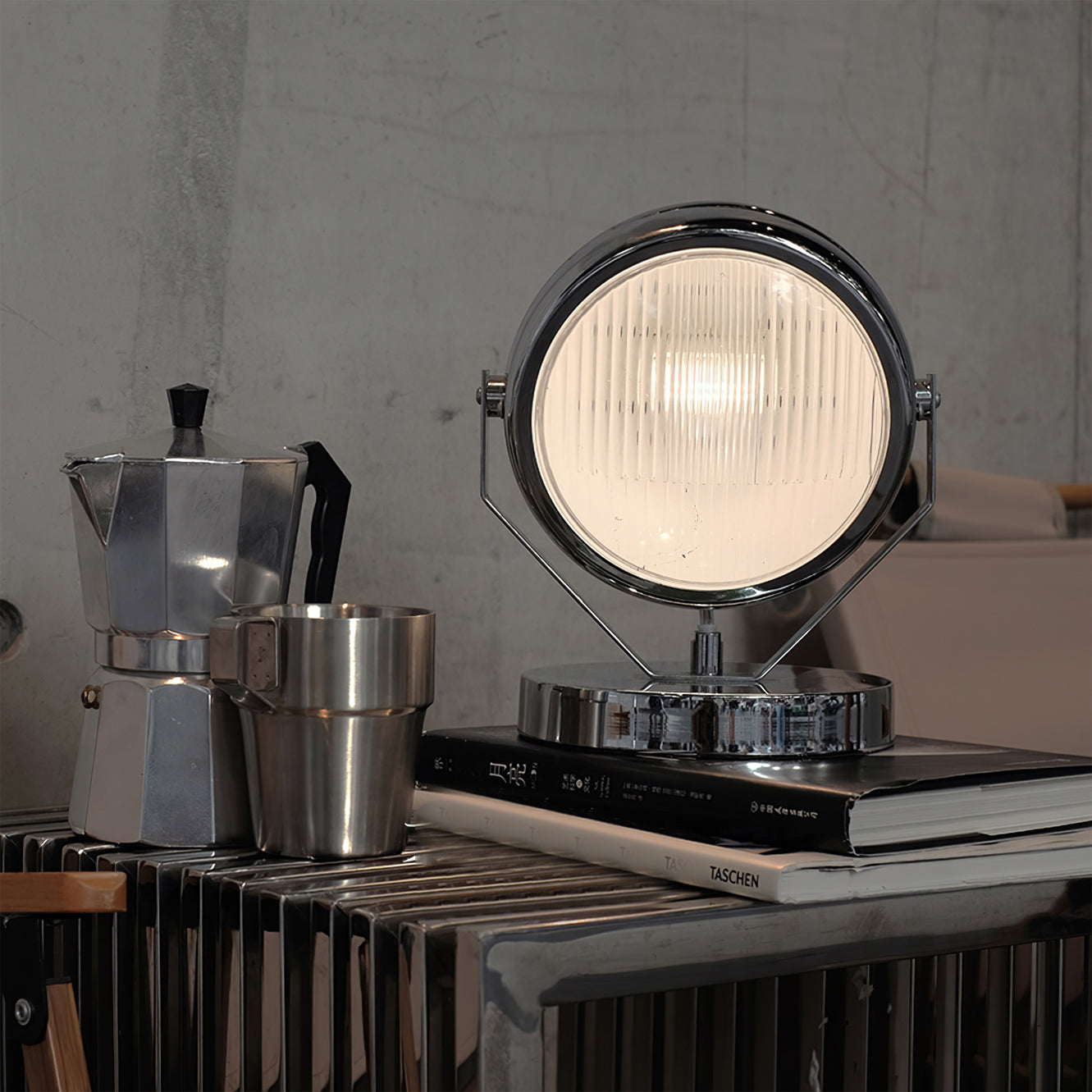 Lampe de Table LED Moderne - Design Élégant en Métal et Verre