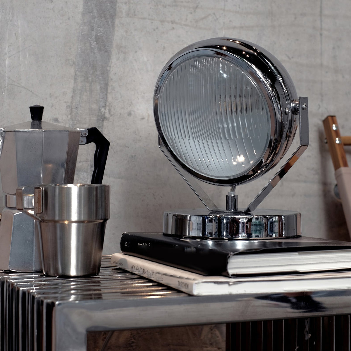 Lampe de Table LED Moderne - Design Élégant en Métal et Verre
