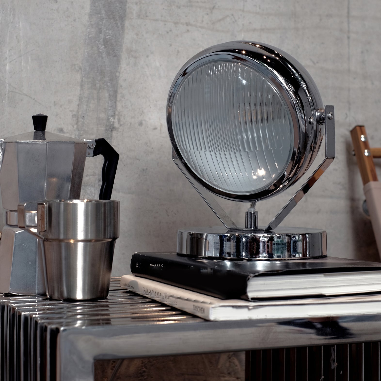 Lampe de Table LED Moderne - Design Élégant en Métal et Verre