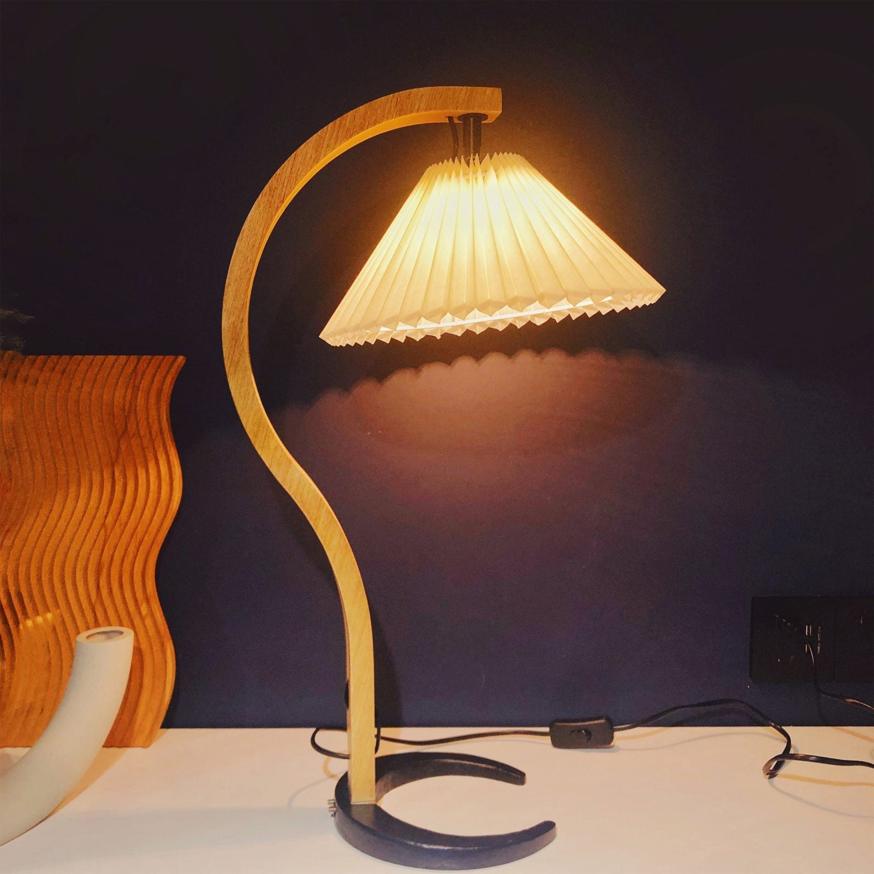 Lampe de Table en Bois Naturel - Éclairage Élégant et Ambiance Cosy