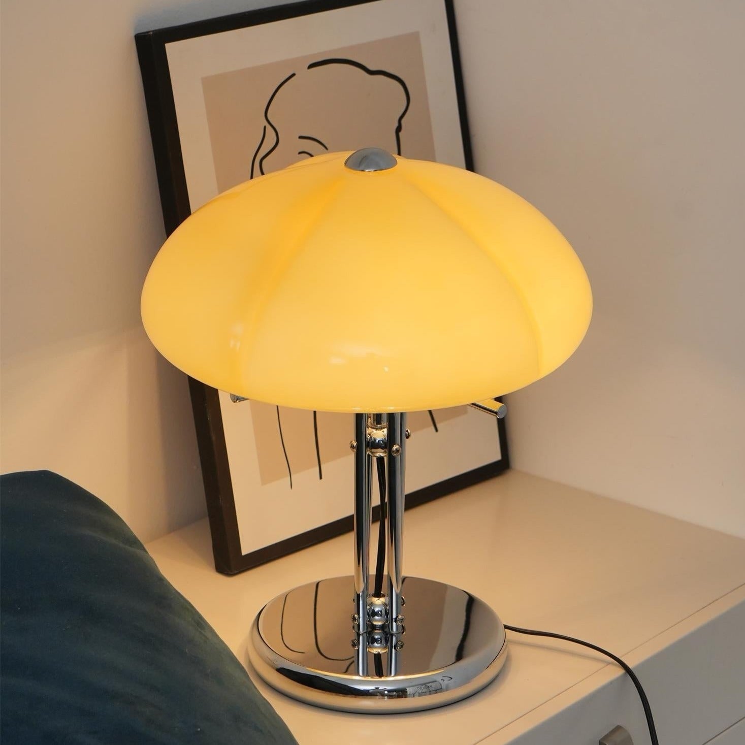 Lampe de Table Bauhaus - Éclairage Ambre et Design Élégant