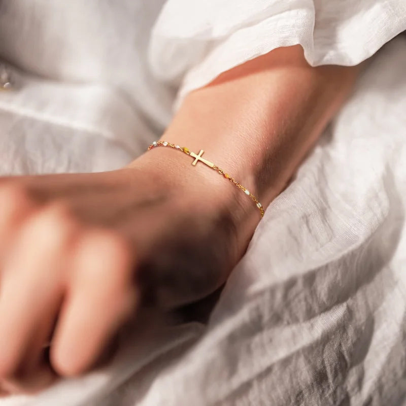 Bracelet Croix Ajustable en Argent - Design Élégant et Durable pour Amis