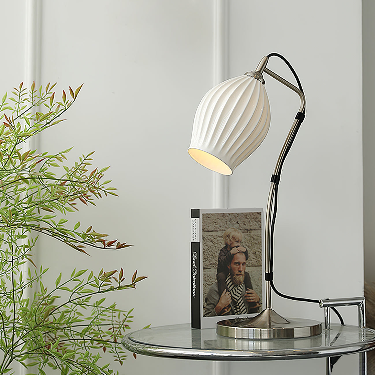 Lampe de Table en Céramique - Élégante et Sculpturale avec Texture Rainurée