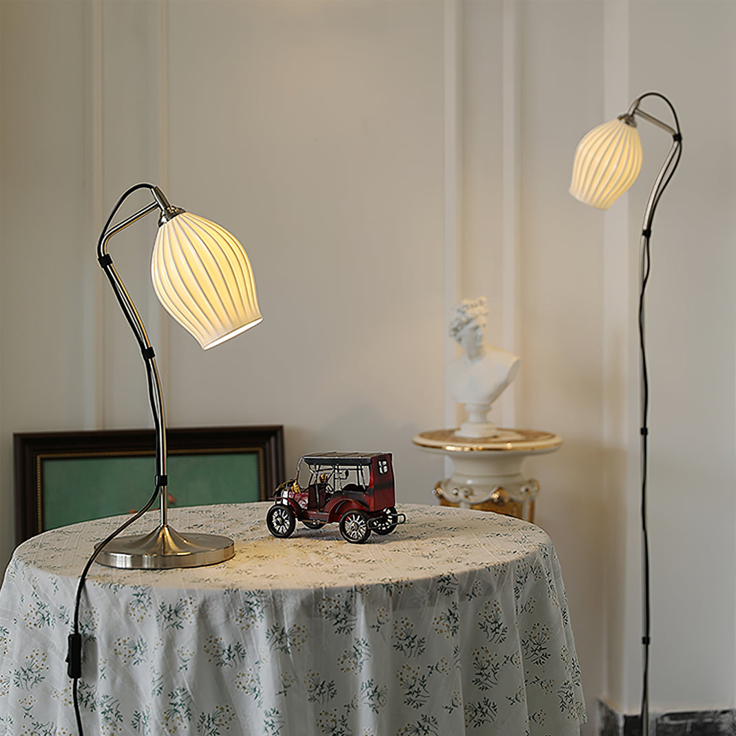 Lampe de Table en Céramique - Élégante et Sculpturale avec Texture Rainurée