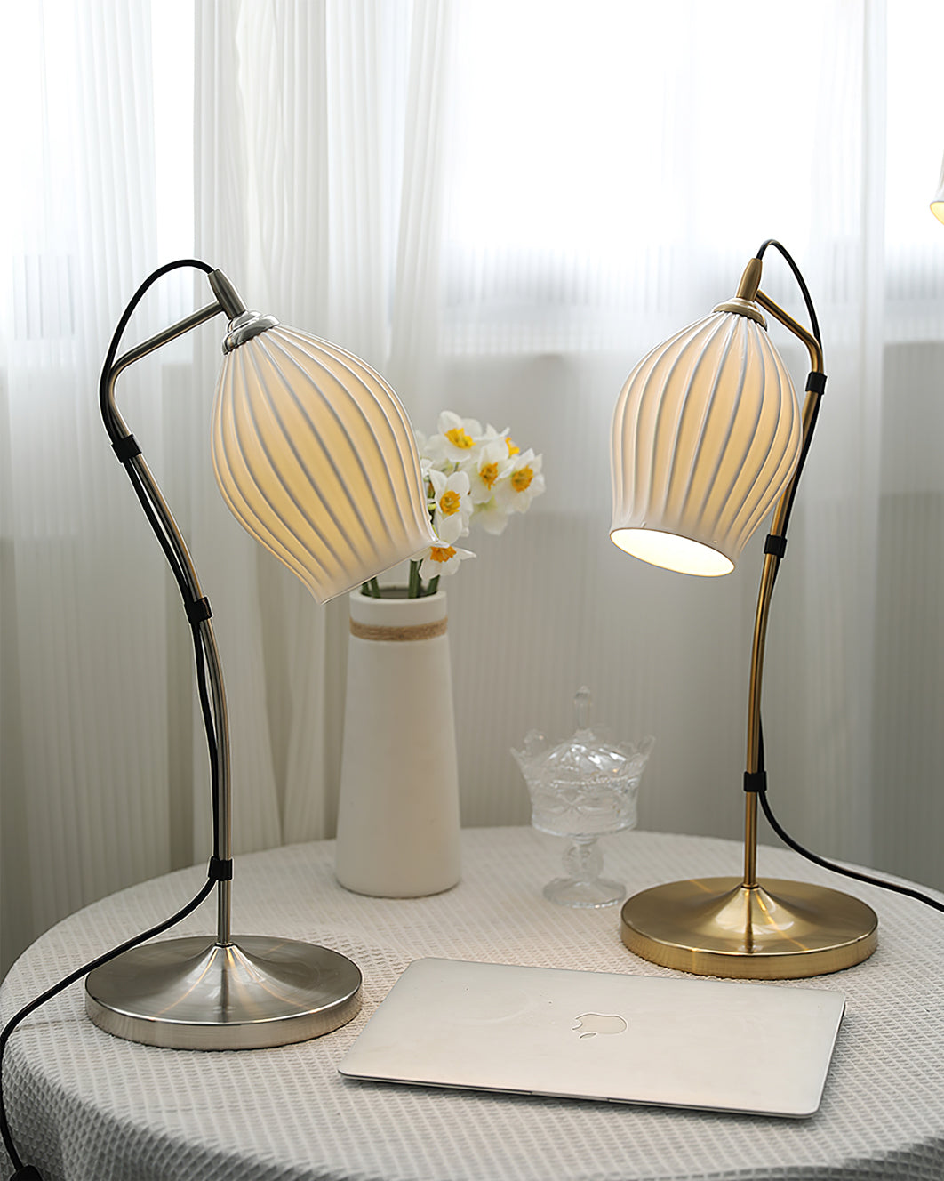 Lampe de Table en Céramique - Élégante et Sculpturale avec Texture Rainurée