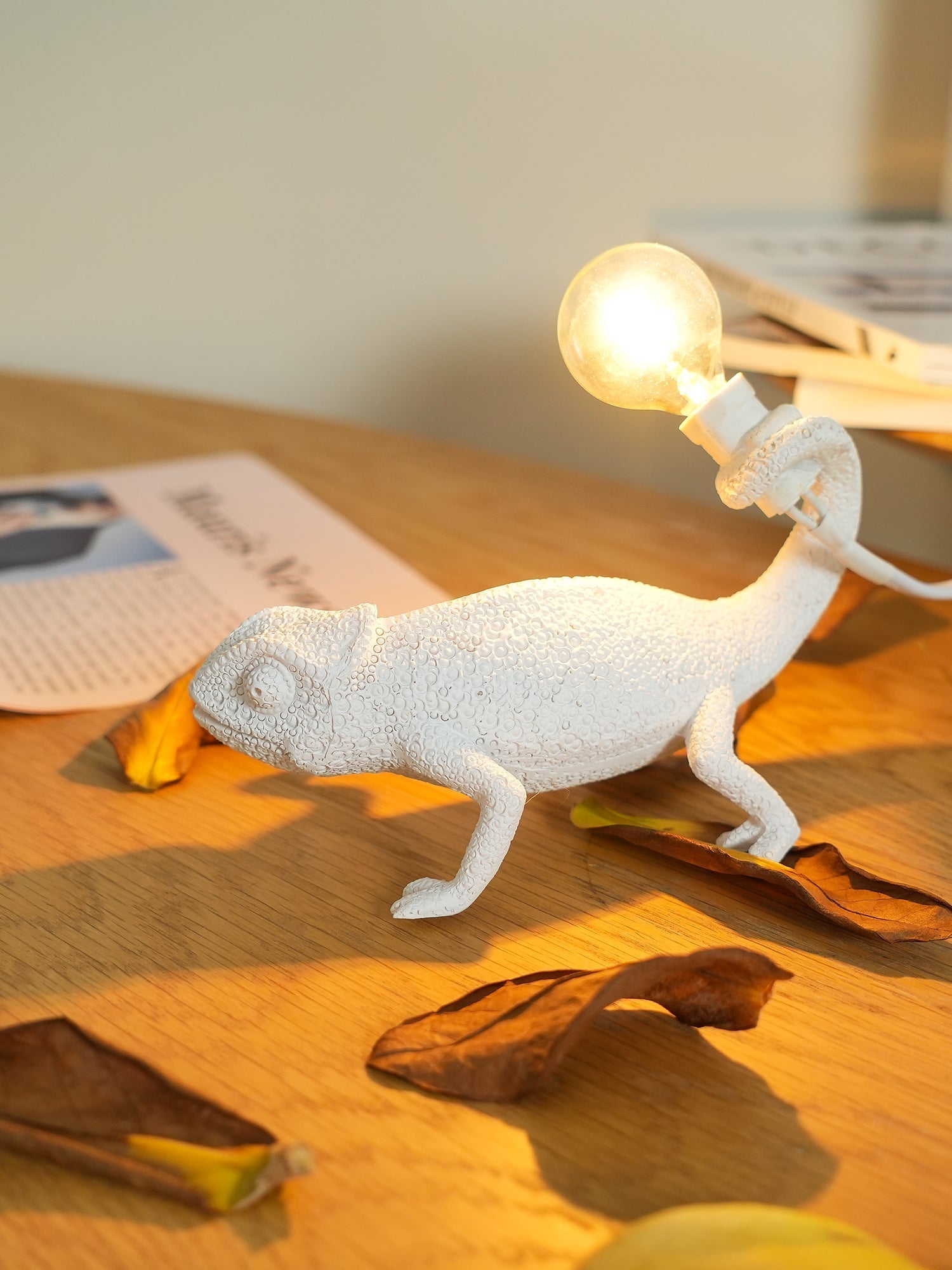 Lampe de Table Caméléon en Résine - Design Unique et Éclairage Chaleureux