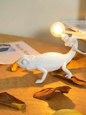 Lampe de Table Caméléon en Résine - Design Unique et Éclairage Chaleureux