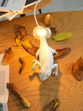 Lampe de Table Caméléon en Résine - Design Unique et Éclairage Chaleureux