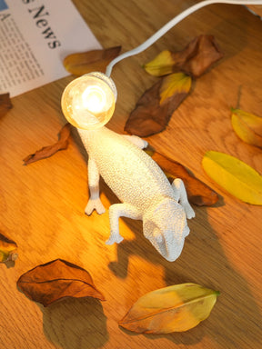 Lampe de Table Caméléon en Résine - Design Unique et Éclairage Chaleureux