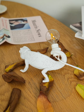 Lampe de Table Caméléon en Résine - Design Unique et Éclairage Chaleureux