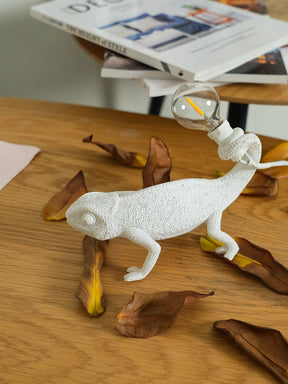 Lampe de Table Caméléon en Résine - Design Unique et Éclairage Chaleureux