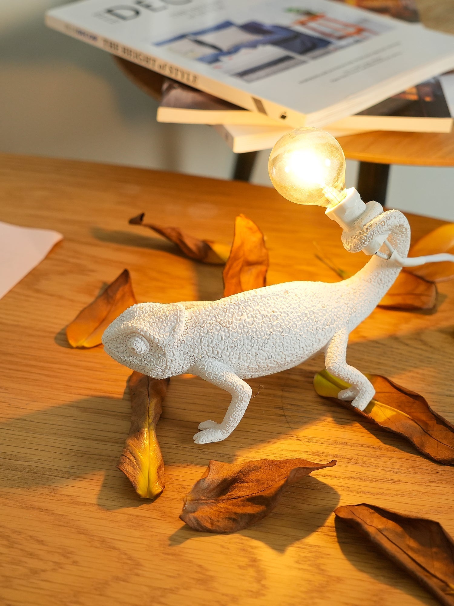 Lampe de Table Caméléon en Résine - Design Unique et Éclairage Chaleureux