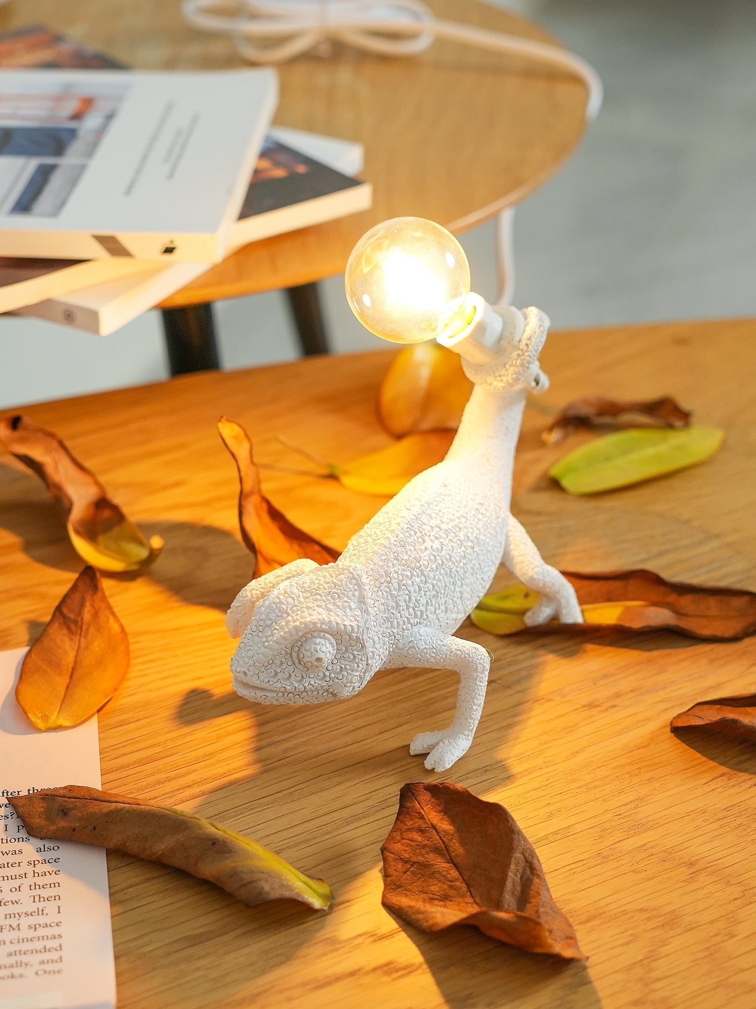 Lampe de Table Caméléon en Résine - Design Unique et Éclairage Chaleureux