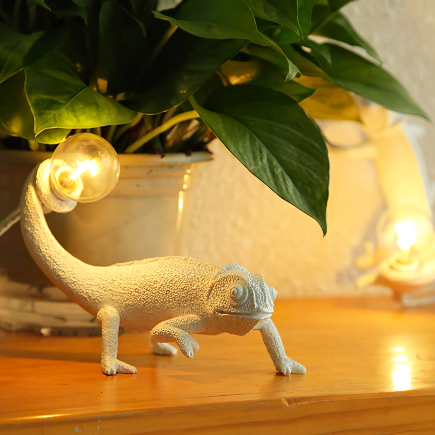 Lampe de Table Caméléon en Résine - Design Unique et Éclairage Chaleureux