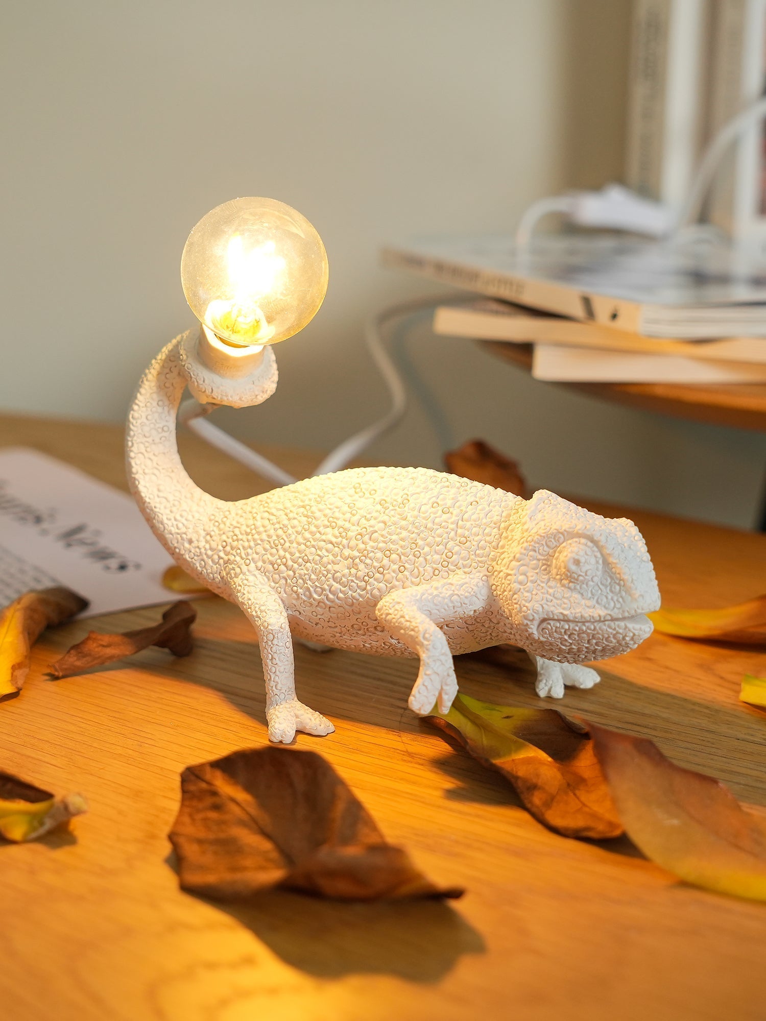 Lampe de Table Caméléon en Résine - Design Unique et Éclairage Chaleureux