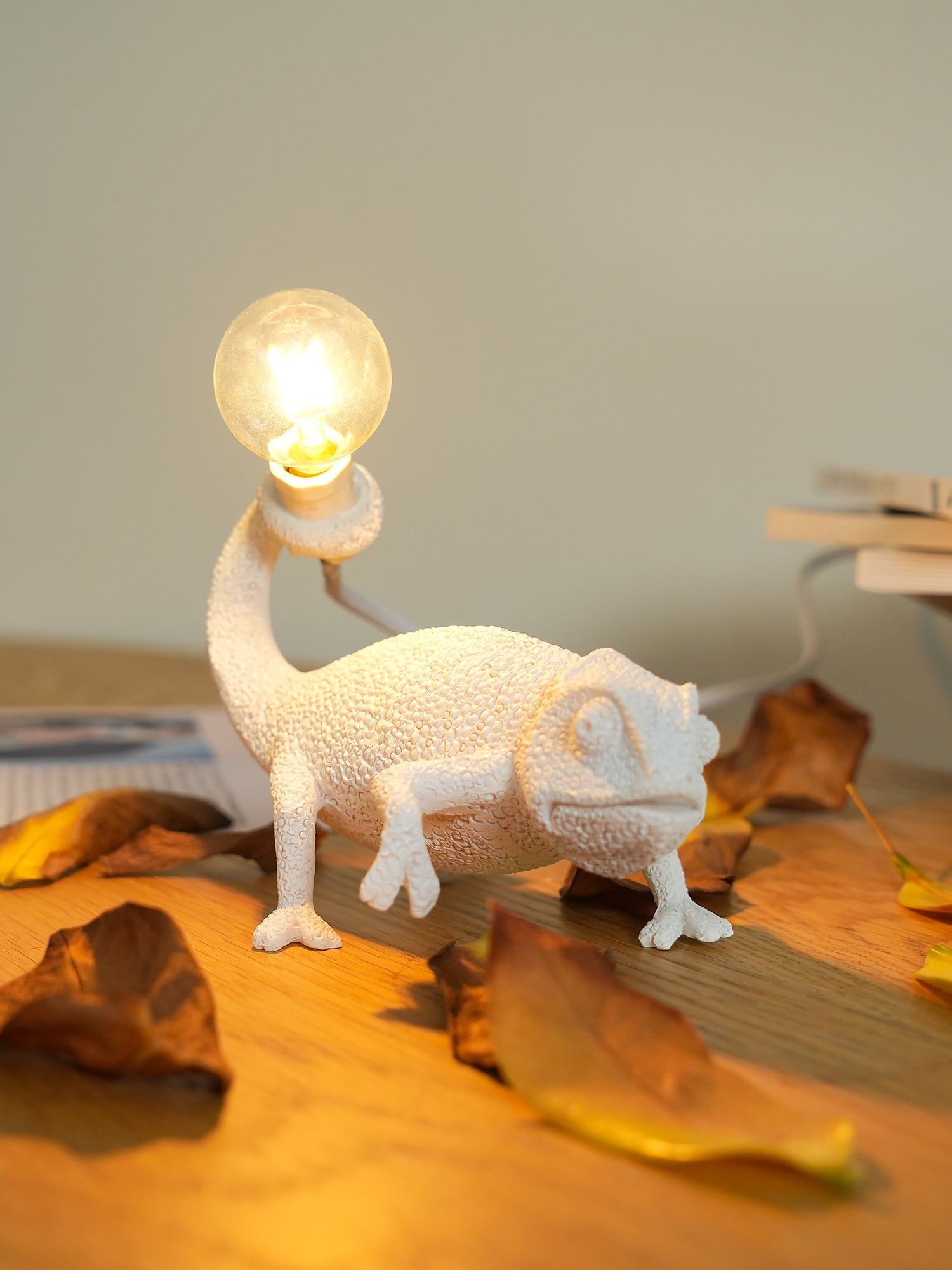 Lampe de Table Caméléon en Résine - Design Unique et Éclairage Chaleureux