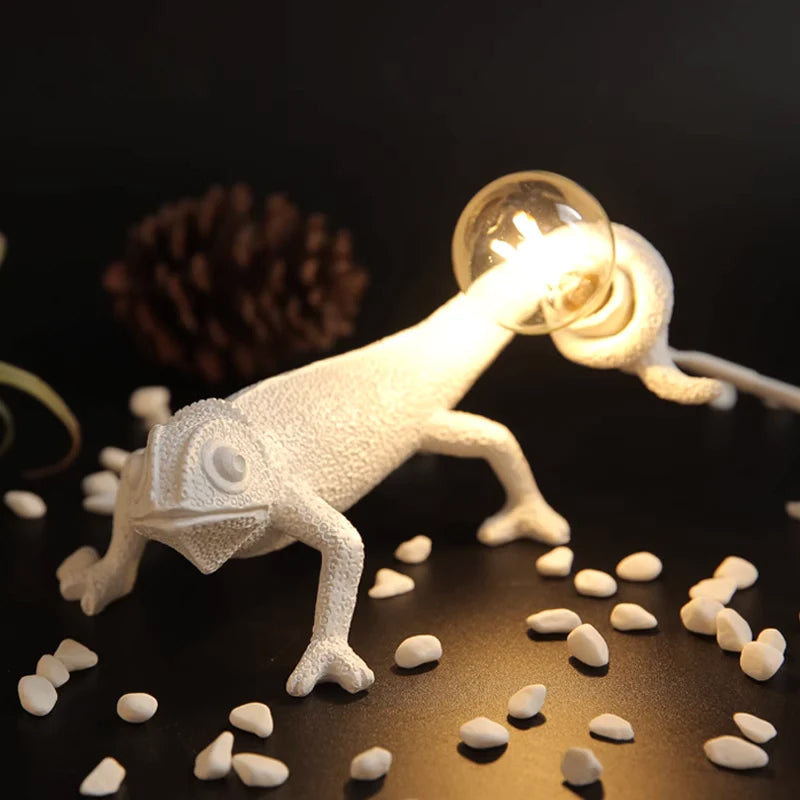 Lampe de Table Caméléon en Résine - Design Unique et Éclairage Chaleureux