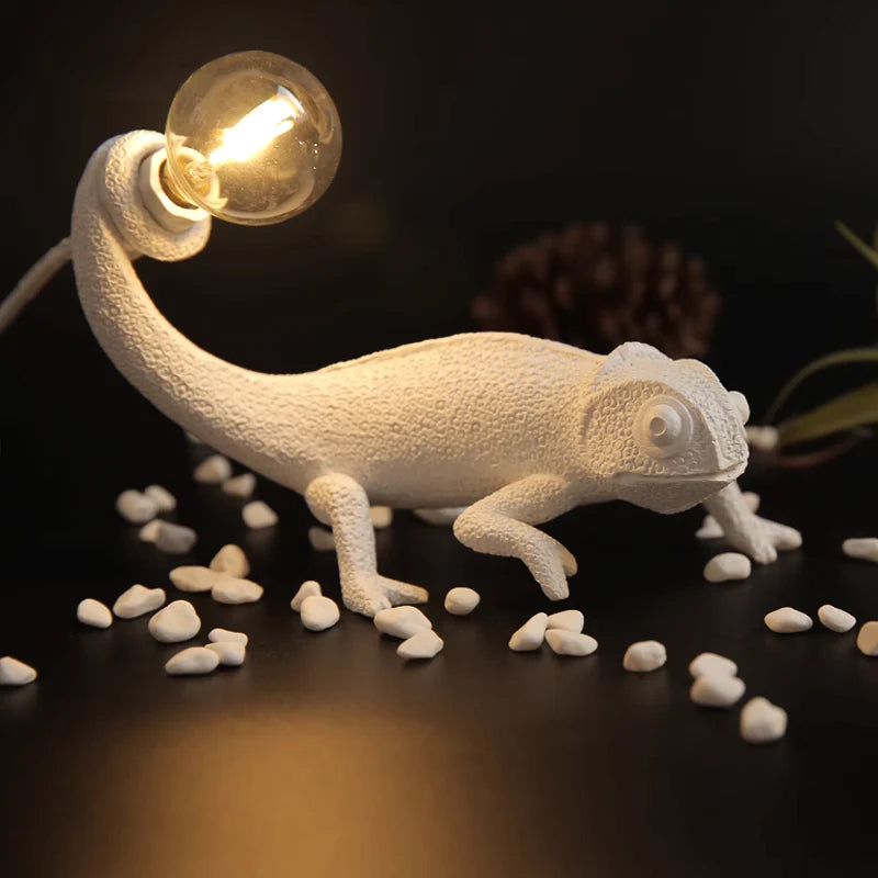 Lampe de Table Caméléon en Résine - Design Unique et Éclairage Chaleureux