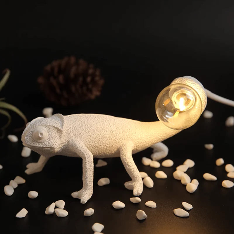 Lampe de Table Caméléon en Résine - Design Unique et Éclairage Chaleureux