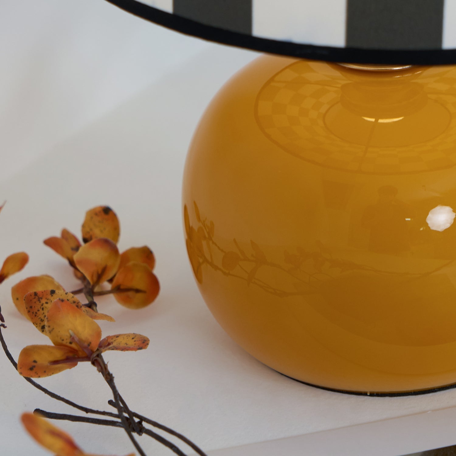 Lampe de Table Géométrique Élégante - Design Unique en Damier et Verre Transparent