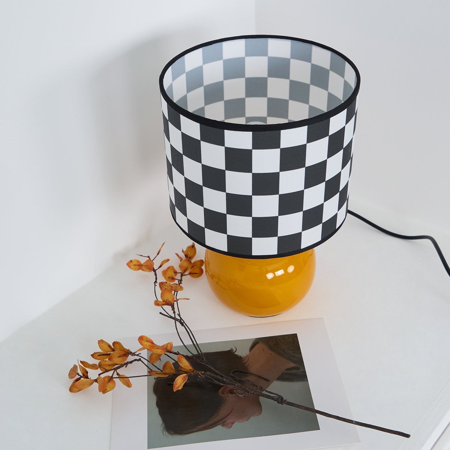 Lampe de Table Géométrique Élégante - Design Unique en Damier et Verre Transparent
