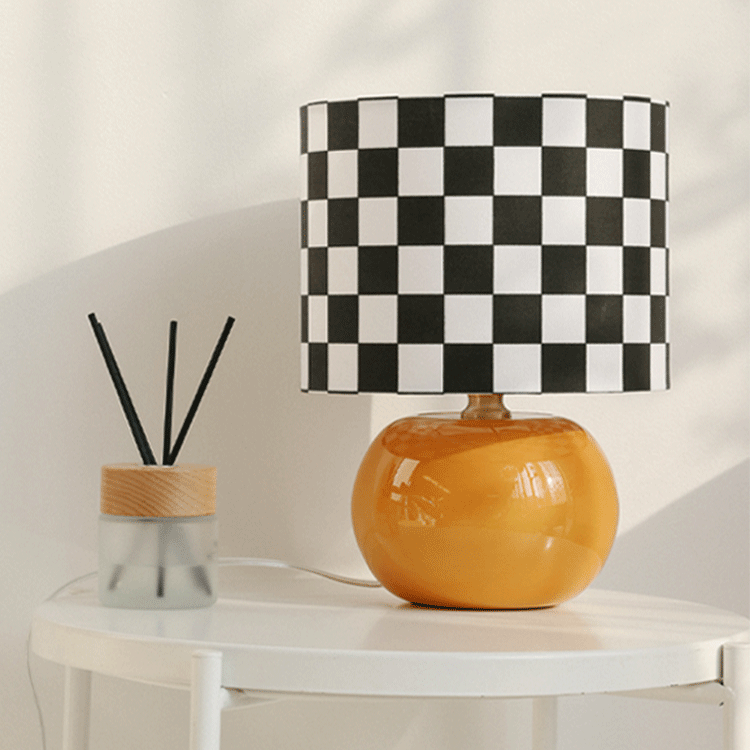 Lampe de Table Géométrique Élégante - Design Unique en Damier et Verre Transparent