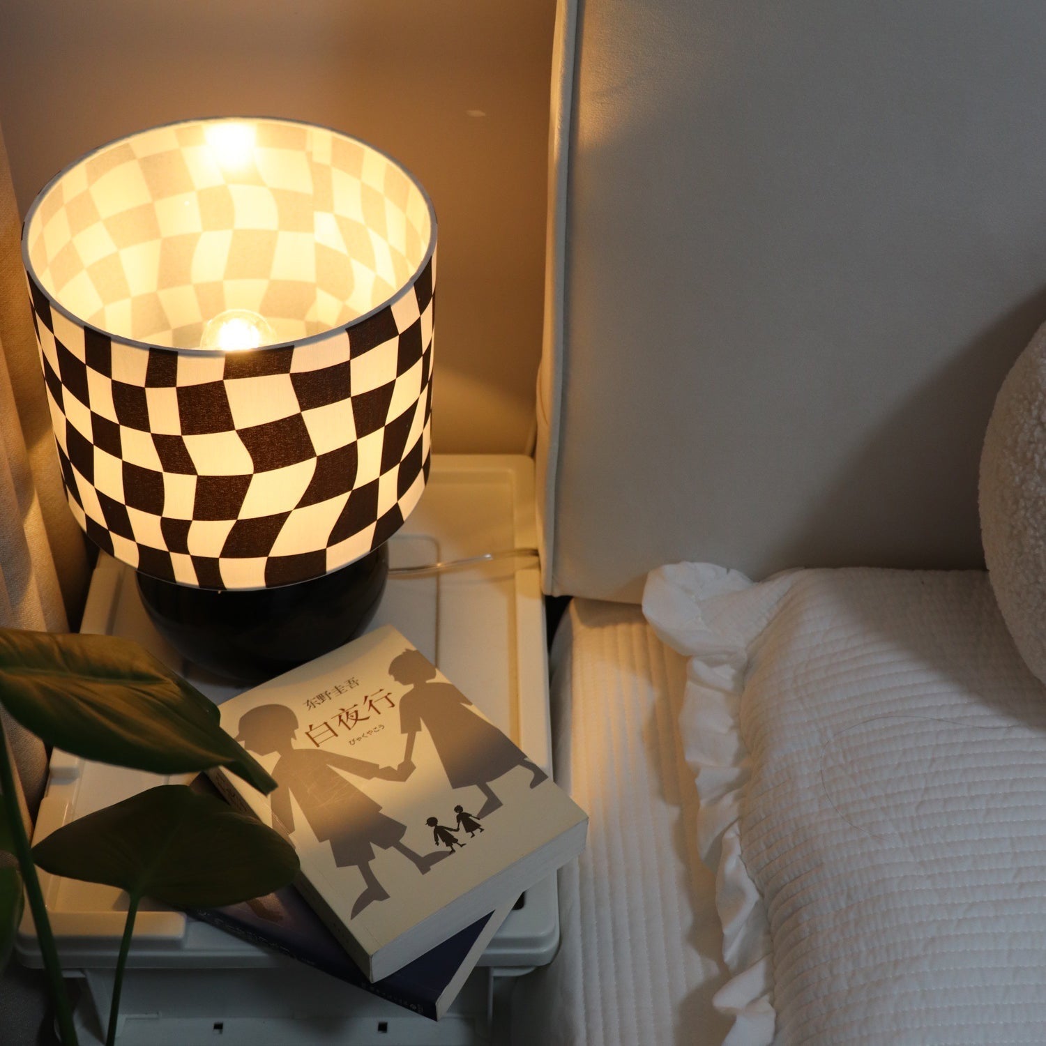 Lampe de Table Géométrique Élégante - Design Unique en Damier et Verre Transparent