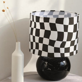 Lampe de Table Géométrique Élégante - Design Unique en Damier et Verre Transparent