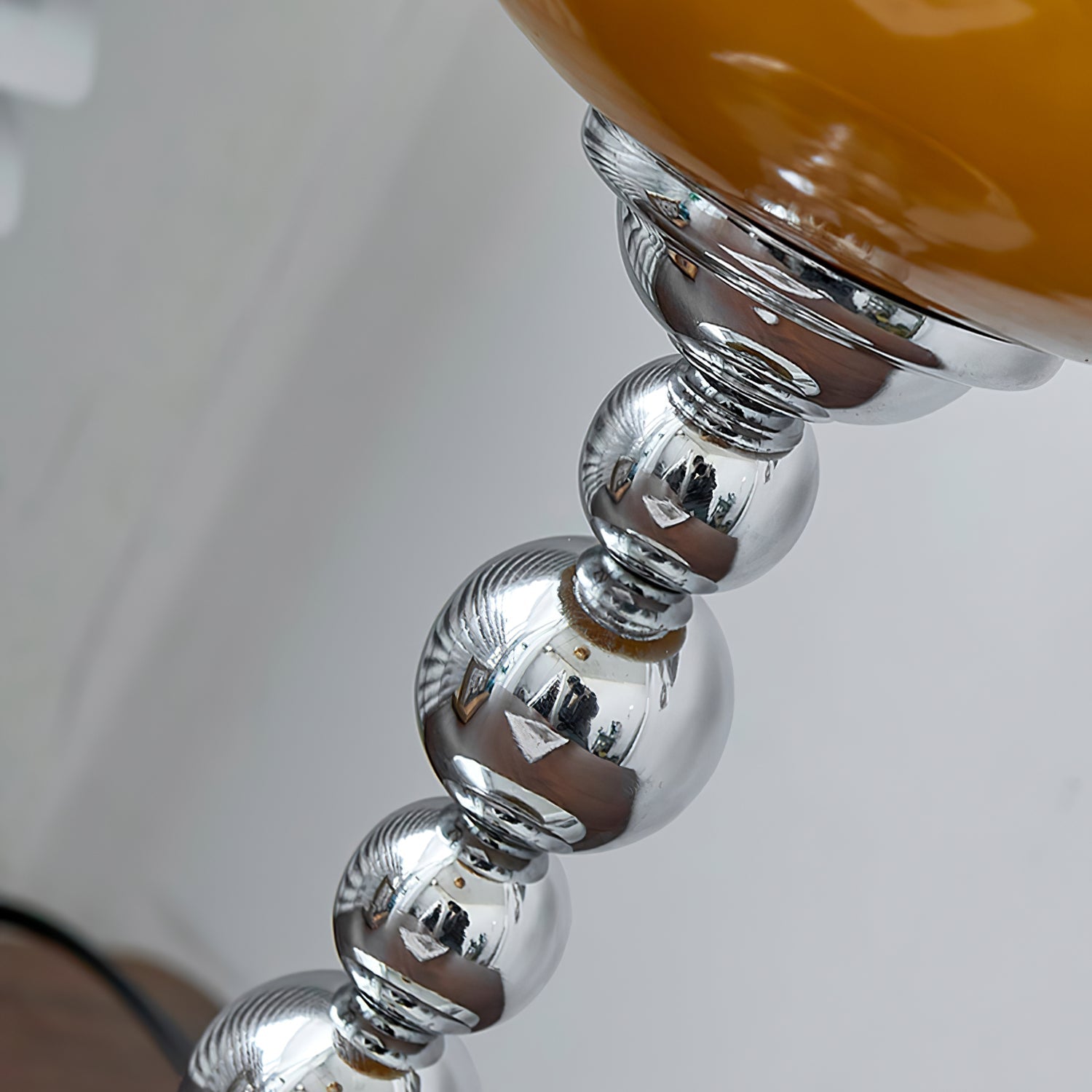Lampe de Table Futuriste en Verre - Design Élégant avec Finition Chrome
