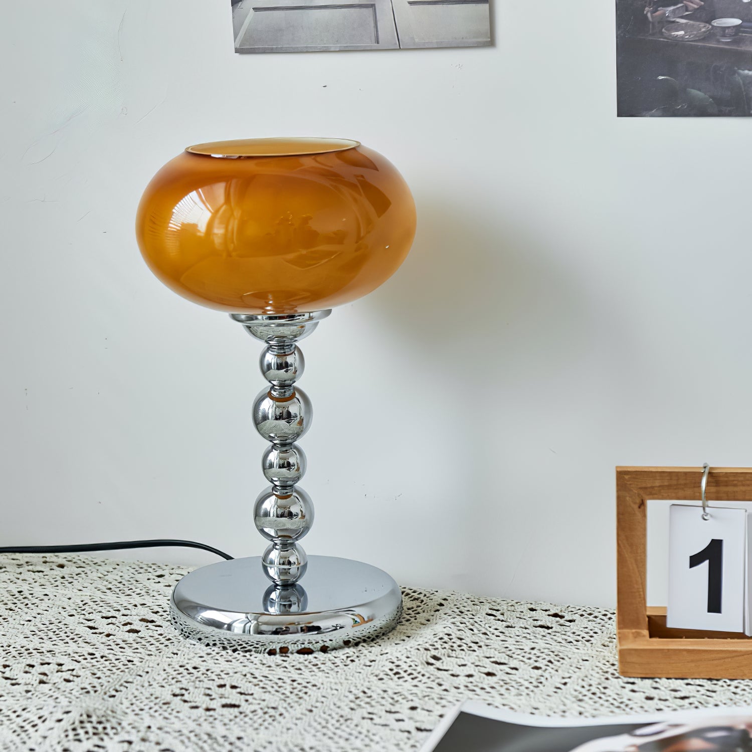 Lampe de Table Futuriste en Verre - Design Élégant avec Finition Chrome