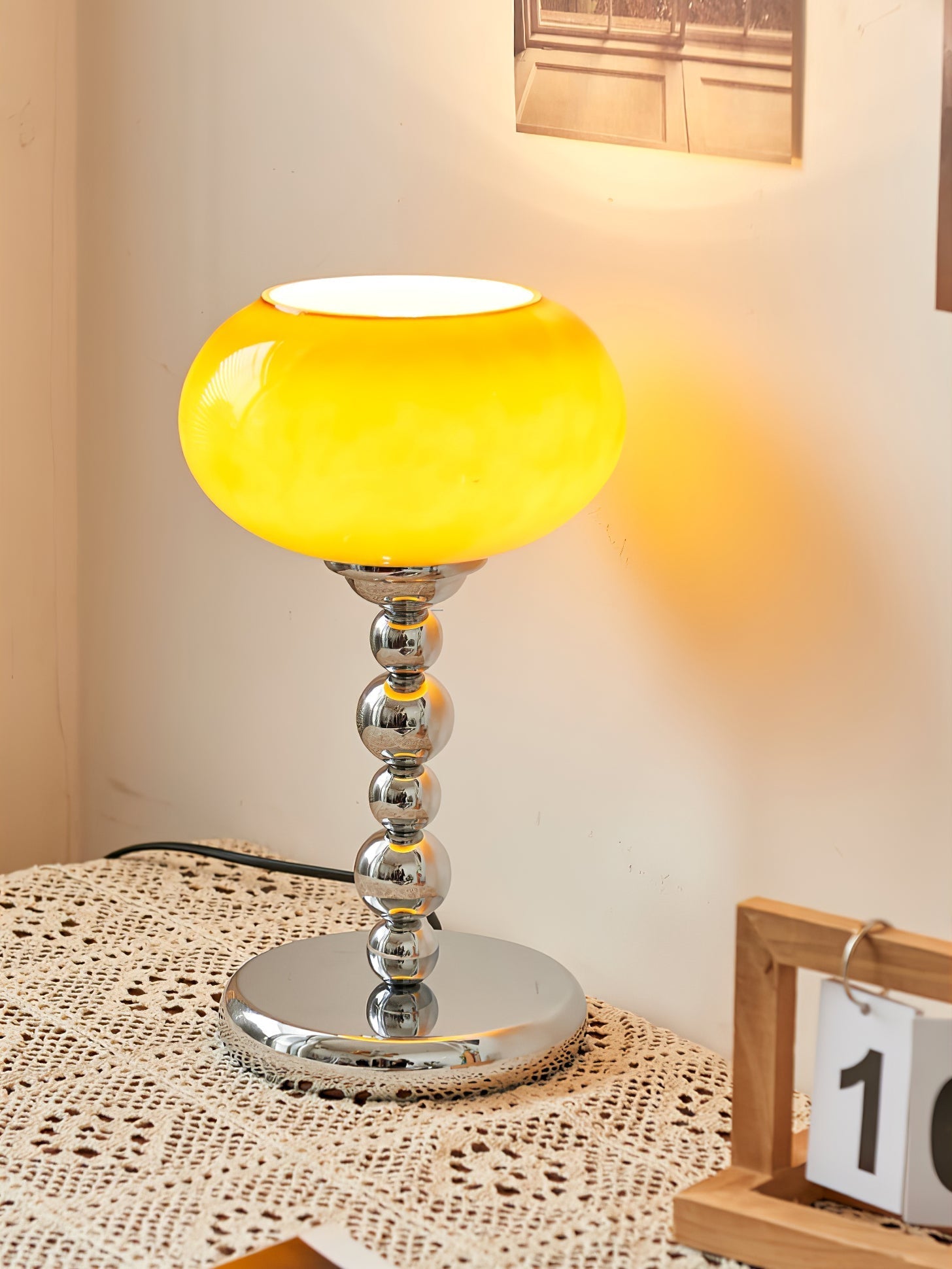 Lampe de Table Futuriste en Verre - Design Élégant avec Finition Chrome