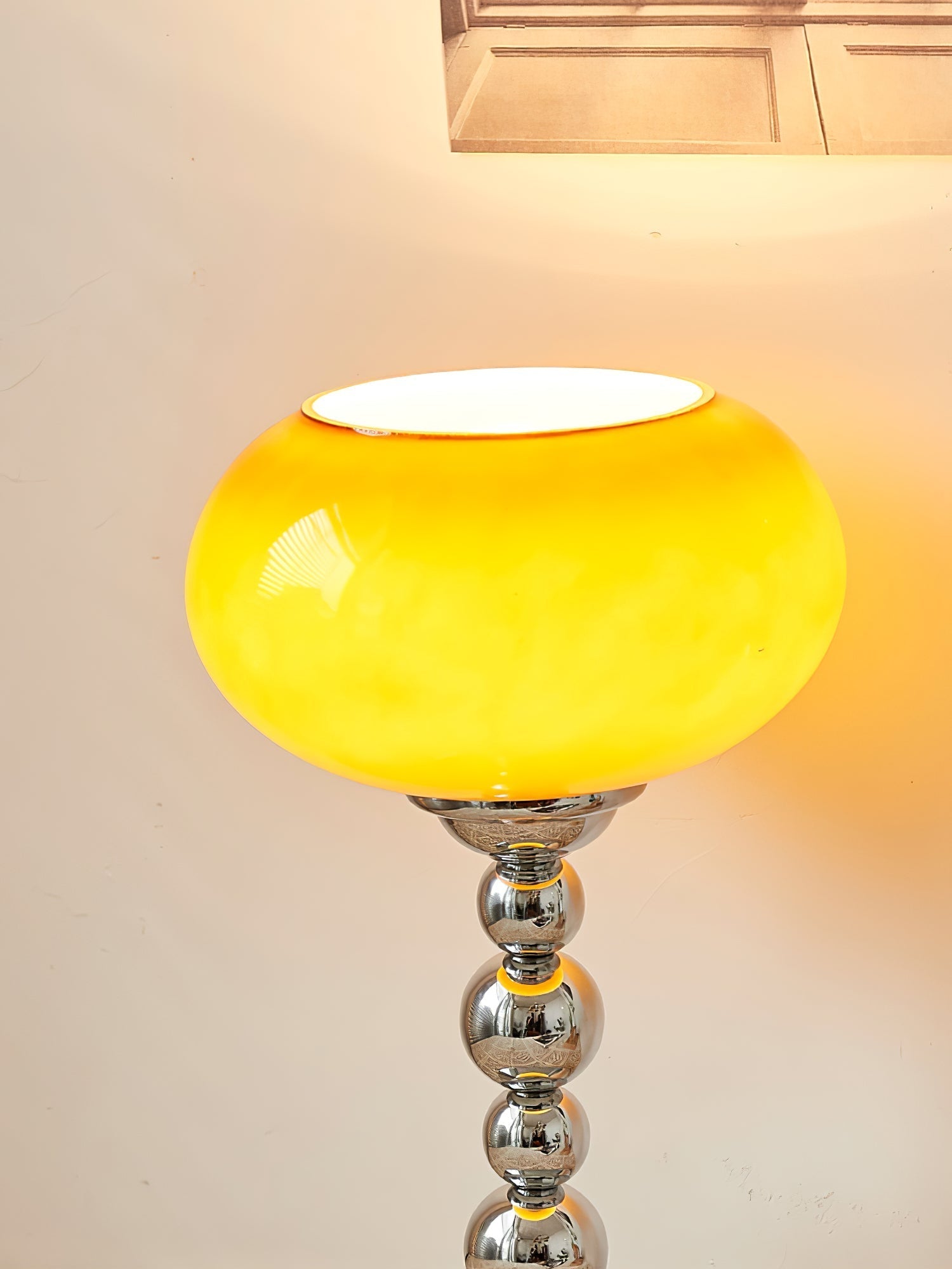 Lampe de Table Futuriste en Verre - Design Élégant avec Finition Chrome
