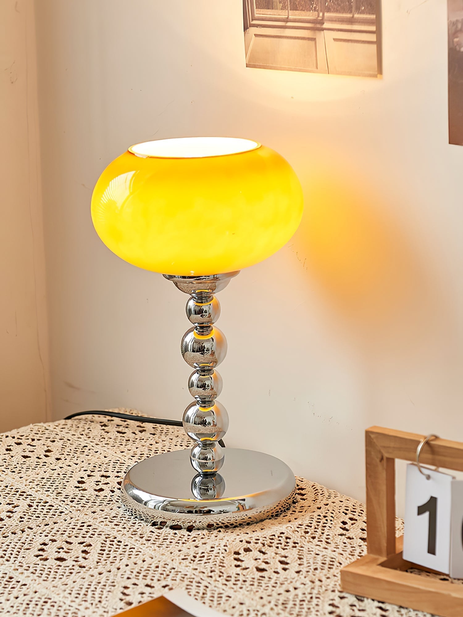 Lampe de Table Futuriste en Verre - Design Élégant avec Finition Chrome
