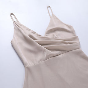 Robe Midi Élégante avec Fente Haute - Silhouette Flatteuse et Confortable