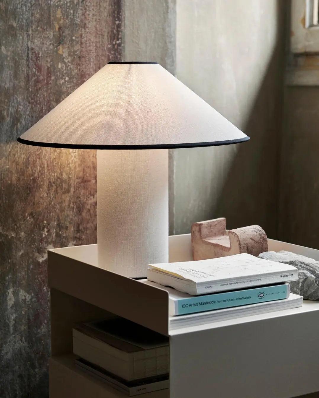 Lampe de Table Élégante et Moderne - Éclairage Chaud et Ambiance Luxueuse