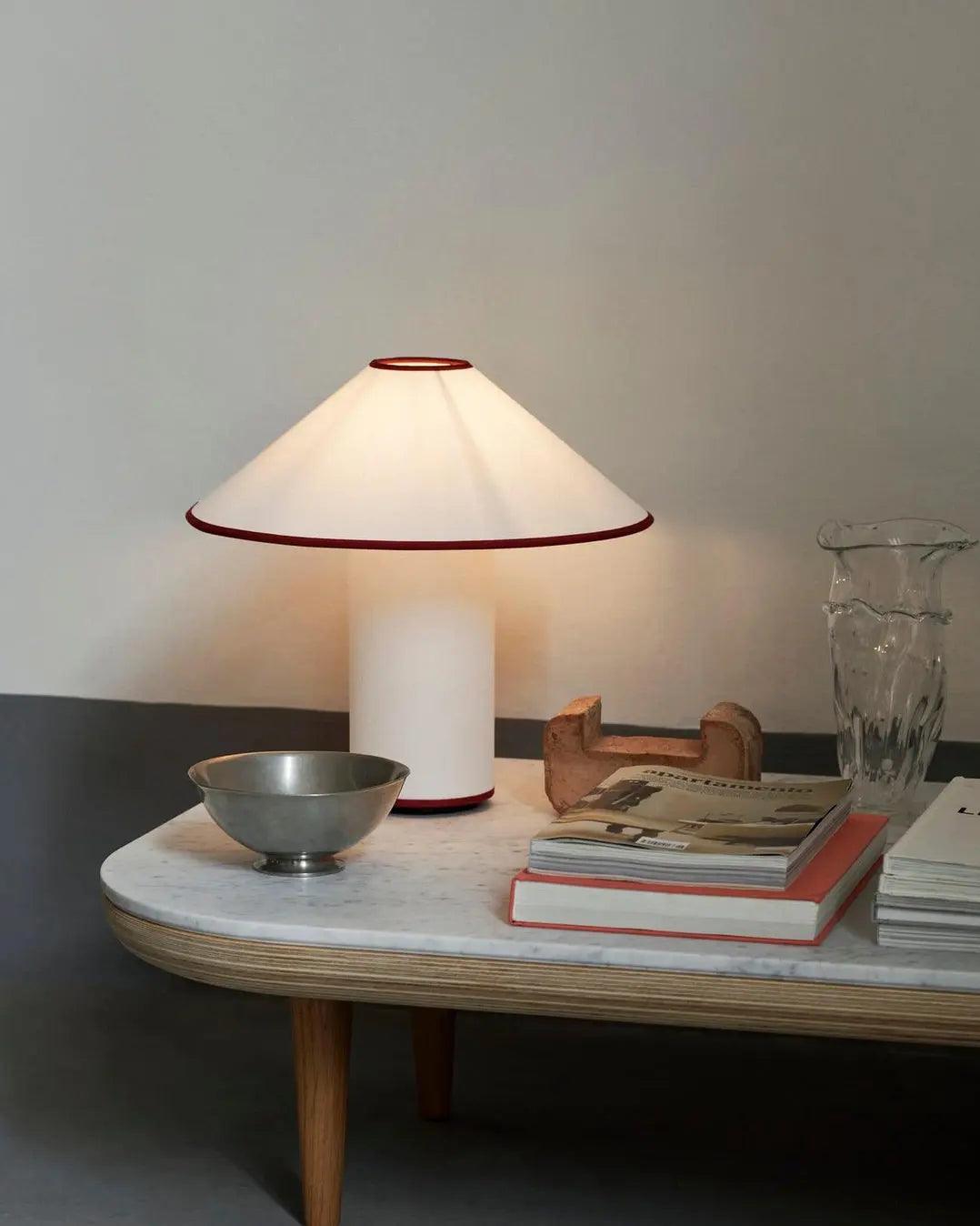 Lampe de Table Élégante et Moderne - Éclairage Chaud et Ambiance Luxueuse