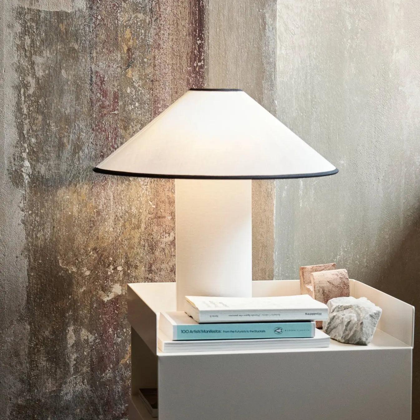 Lampe de Table Élégante et Moderne - Éclairage Chaud et Ambiance Luxueuse