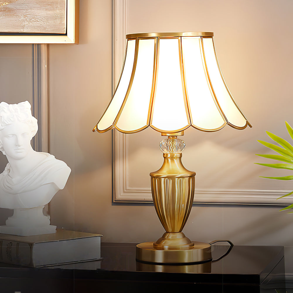 Lampe de Table Minimaliste Dorée - Élégance et Charme Vintage Intemporel