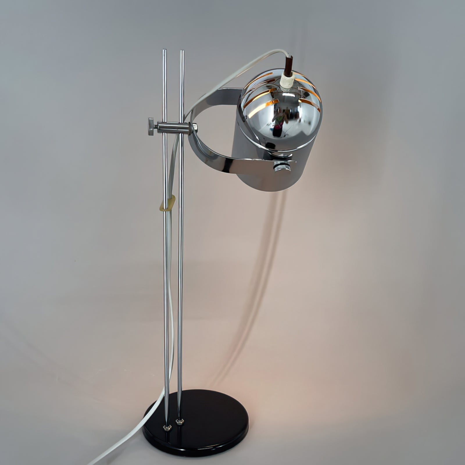 Lampe de Table Flexible - Design Épuré et Lumière Ambiante
