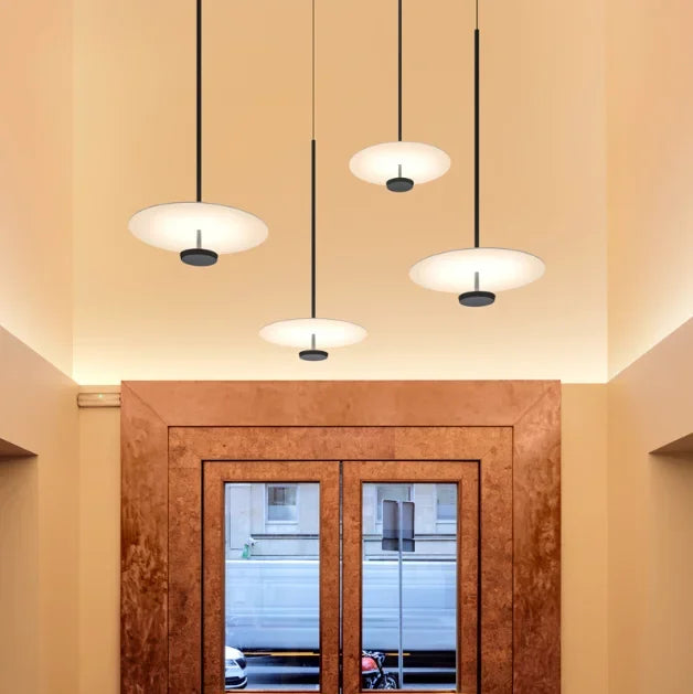 Lampe de Plafond Contemporaine - Élégance Minimaliste pour Intérieurs Modernes