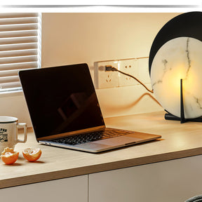Lampe en Albâtre Élégante - Éclairage Subtil et Touche de Luxe