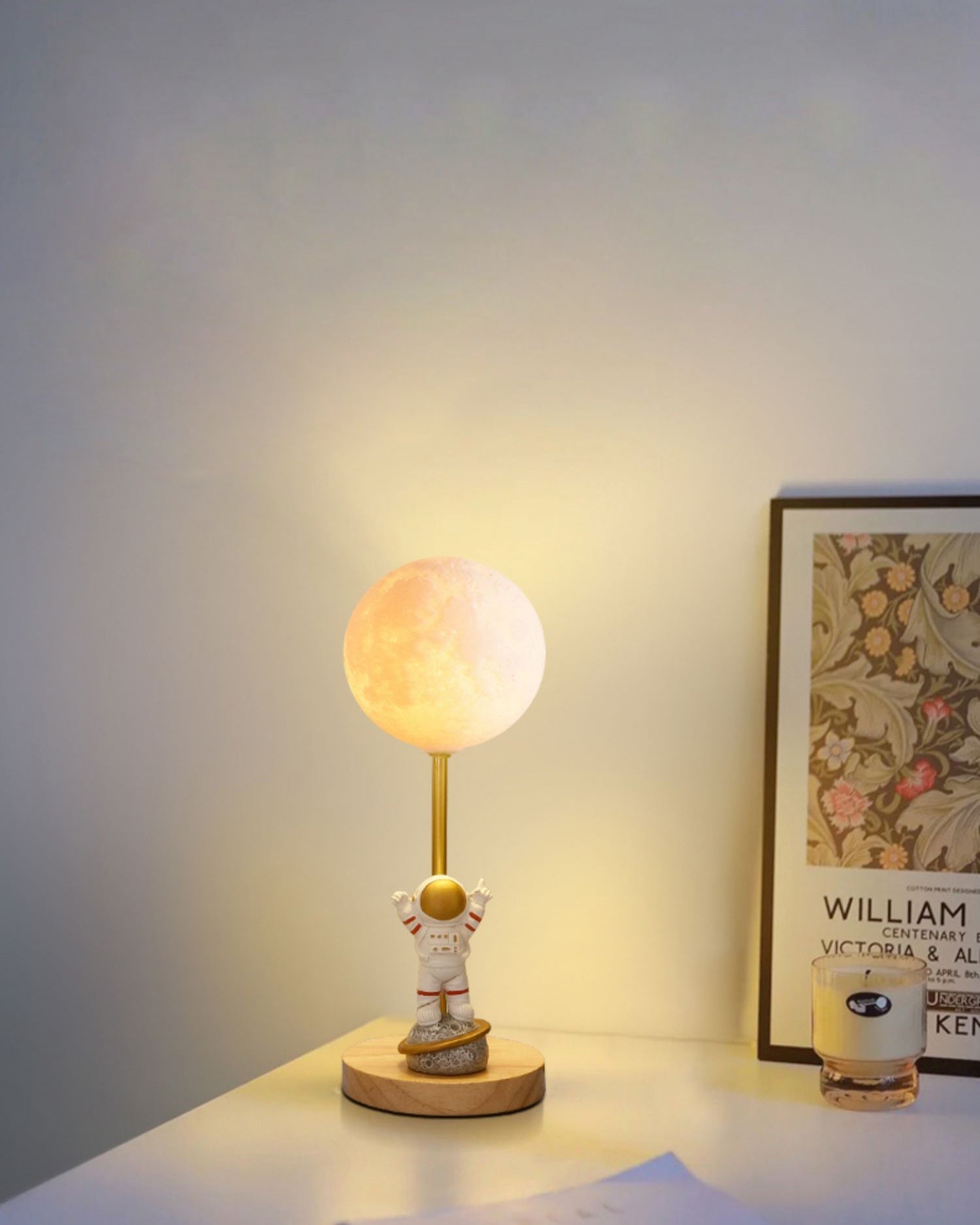 Lampe de Table en Forme de Lune - Design Unique avec Éclairage LED