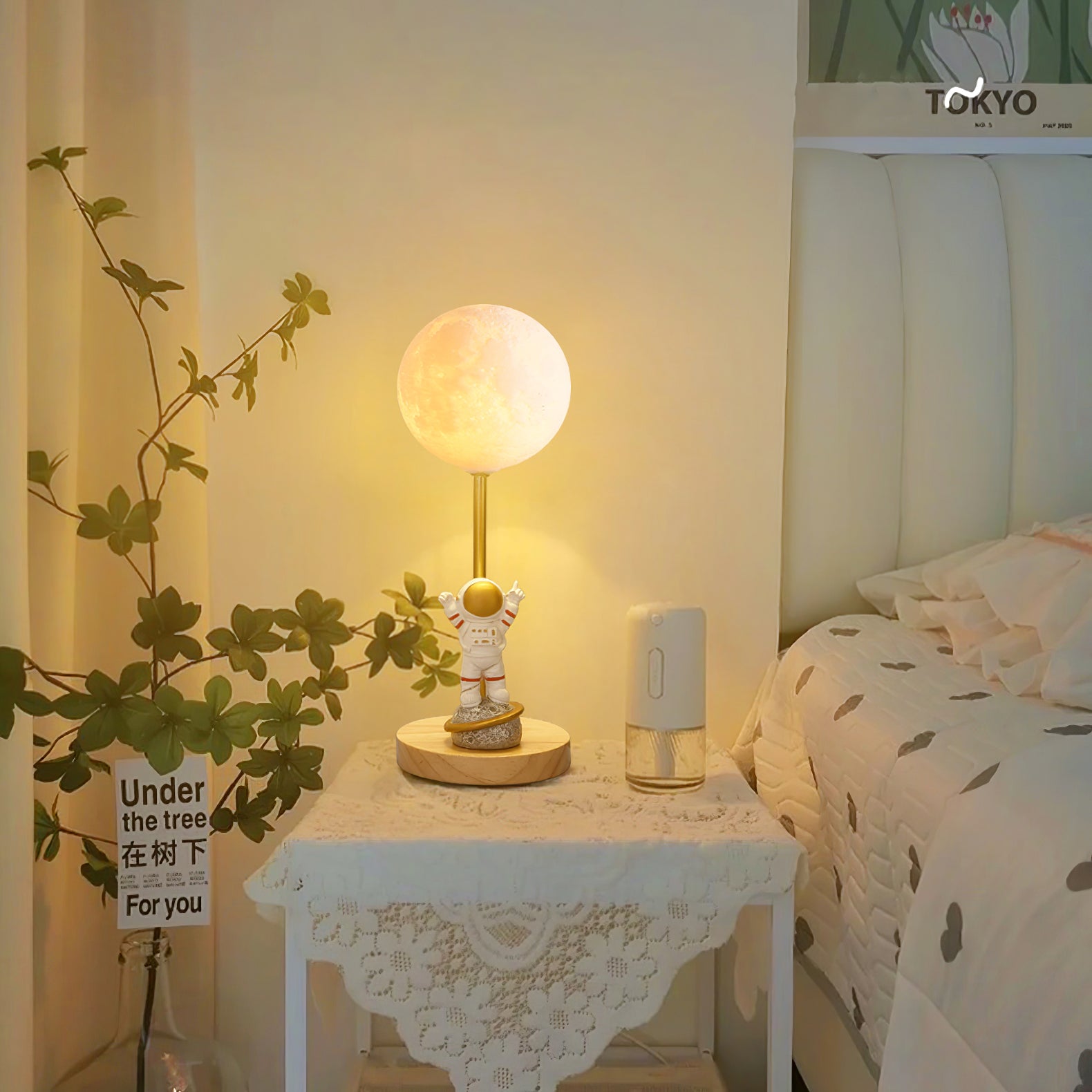 Lampe de Table en Forme de Lune - Design Unique avec Éclairage LED