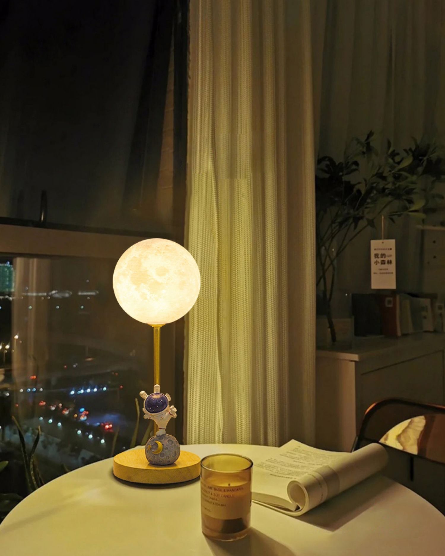 Lampe de Table en Forme de Lune - Design Unique avec Éclairage LED