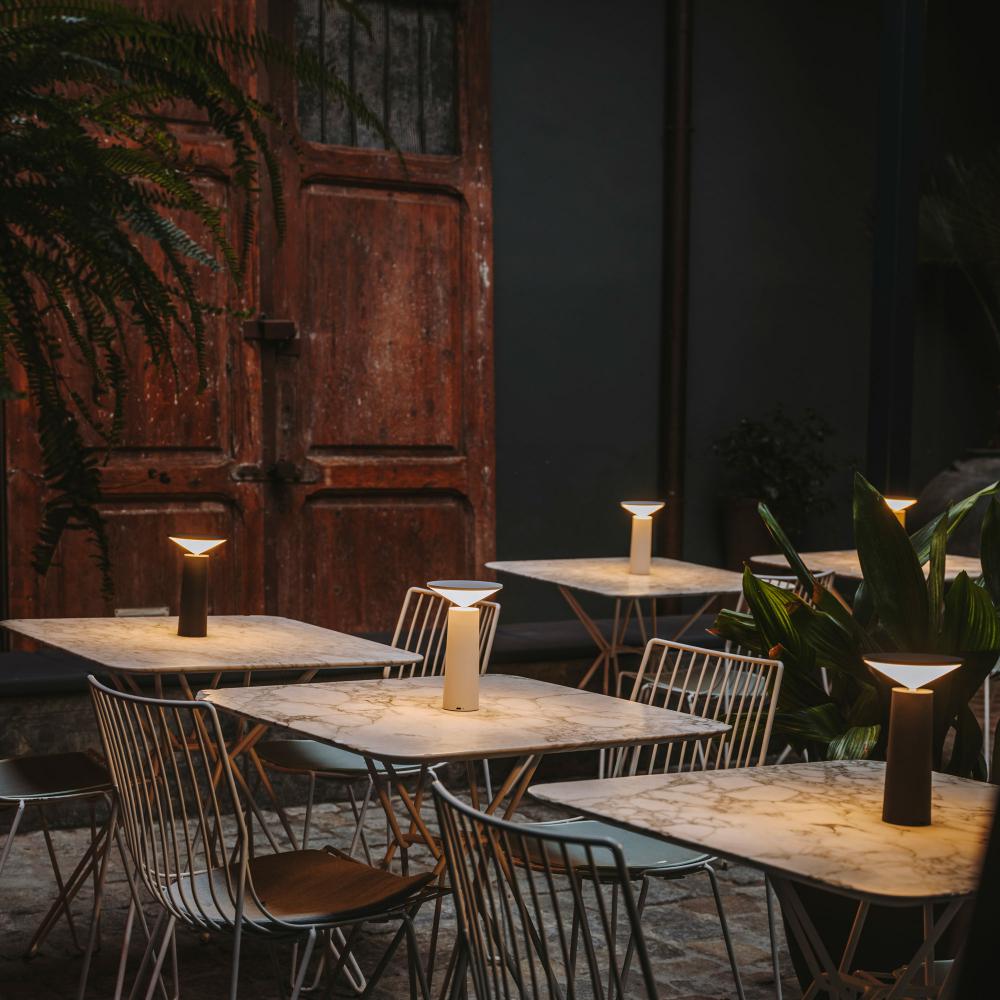 Lampe de Table LED Extérieure - Éclairage Pivotant et Énergétique