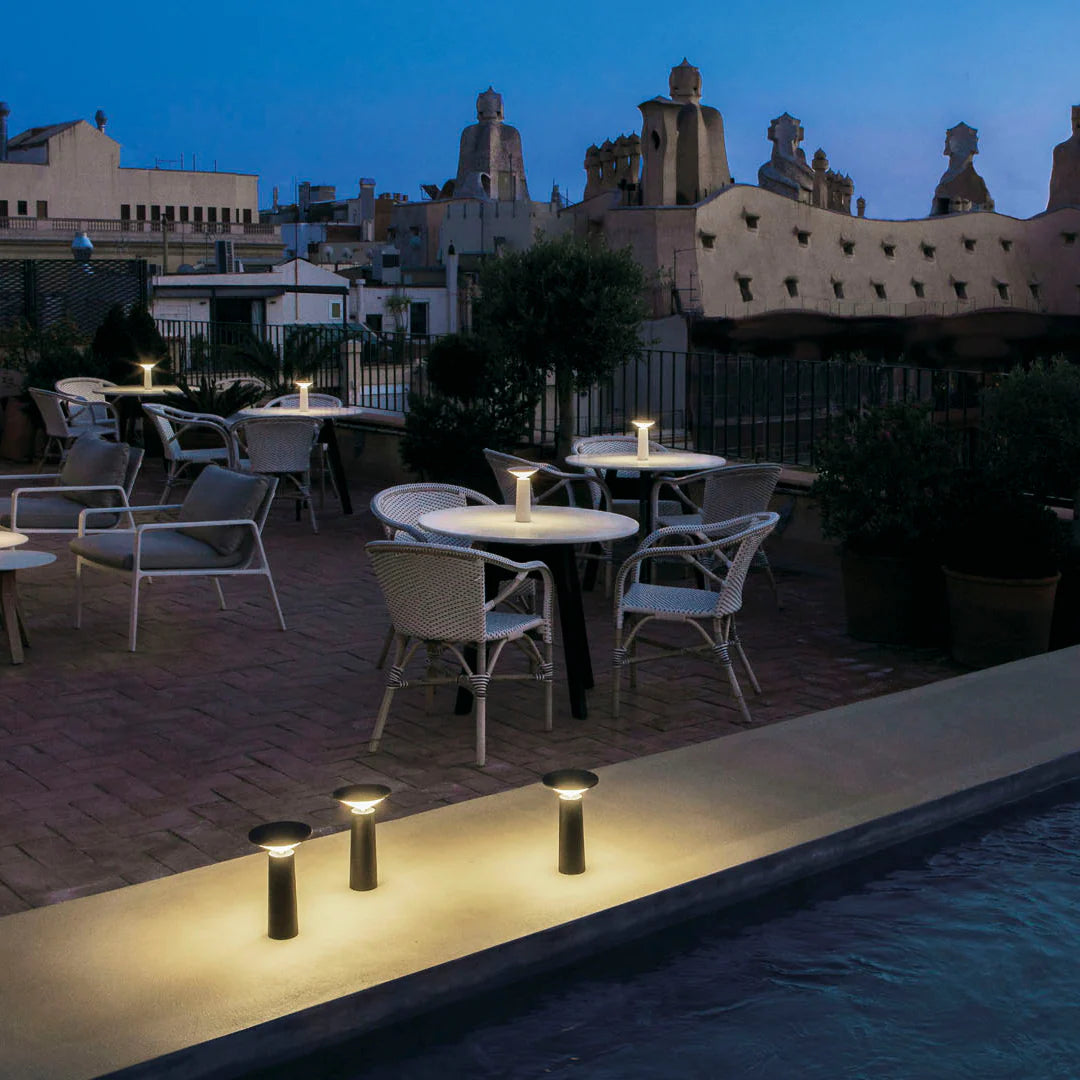 Lampe de Table LED Extérieure - Éclairage Pivotant et Énergétique