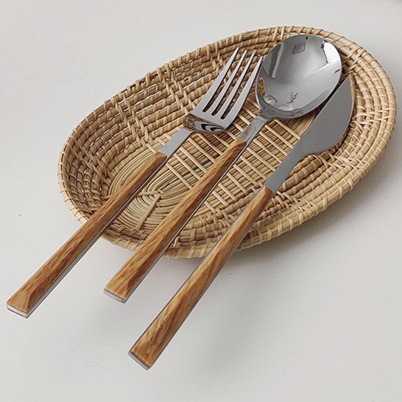 Couverts en Acier Inoxydable avec Poignées en Bois - Élégance et Confort pour Chaque Repas