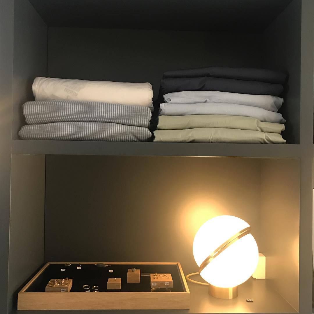 Lampe de Table en Croissant - Design Unique et Éclairage Doux
